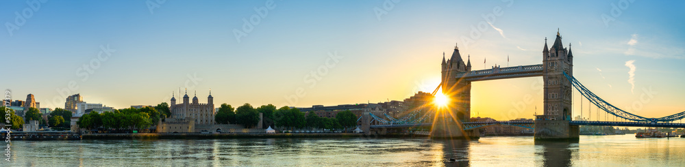 Naklejka premium Tower Bridge and city of London financial district at sunrise. England