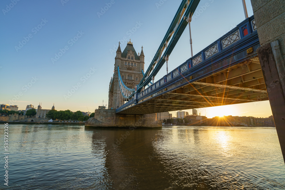 Obraz premium Tower Bridge at sunrise in London. England