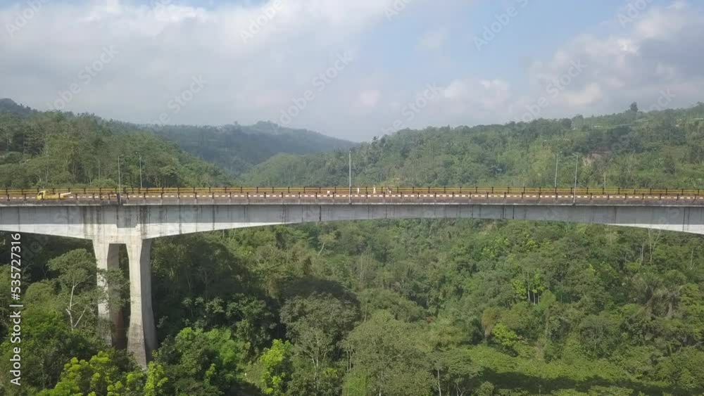 Traffic and tourists on Jembatan Tukad Bangkung, Bali's tallest bridge Traffic and tourists on Jembatan Tukad Bangkung, Bali's tallest bridge