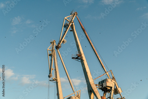 dismantling an old port crane 