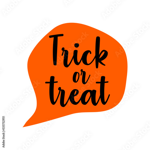 Cartel de Halloween. Texto manuscrito Trick or treat en silueta aislada de burbuja de habla