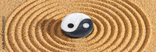 Photography Japanischer ZEN Garten der Yin Yang Meditation mit Stein in Sand