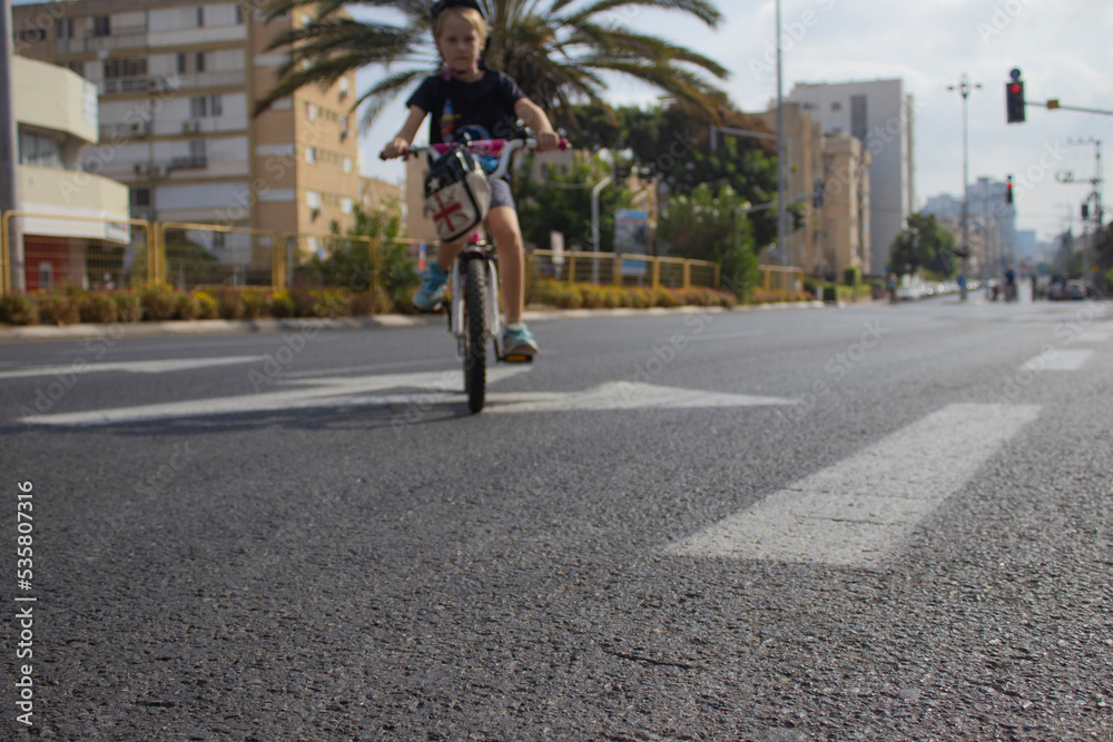 Naklejka premium person riding a bicycle