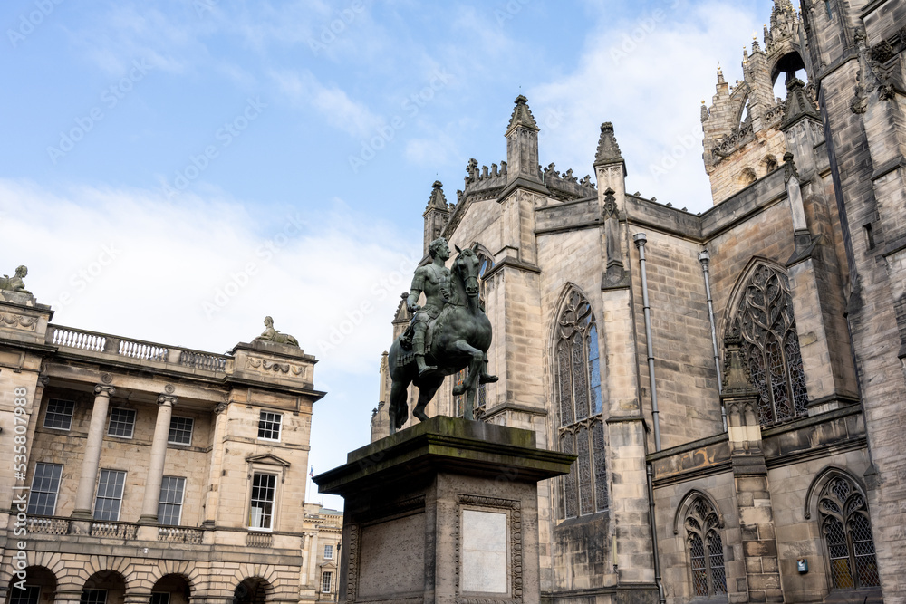 St Egidio's Cathedral is the principal place of worship of 
the Church of Scotland in Edinburgh, located in the center 
of the Royal Mile