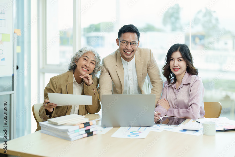 Fototapeta premium Asian entrepreneurs and business people meeting in a conference room in business planning, financial budget and investment risk assessment to analyze customer groups to increase company growth