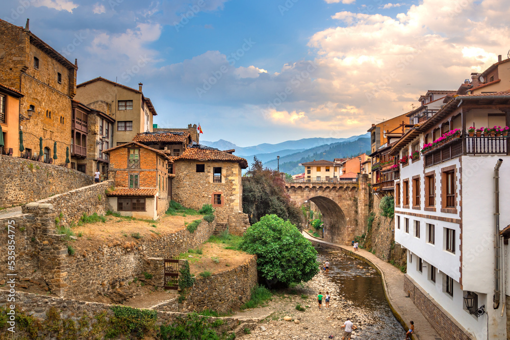 Medieval village of Cangas de Onis with hanging houses and Sella river, Asturia, Spain. - obrazy, fototapety, plakaty 