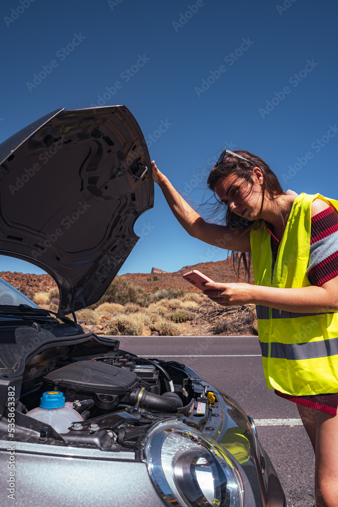 Woman after talking to the insurance they ask her to do the process online, she takes a photo to fill out the form.