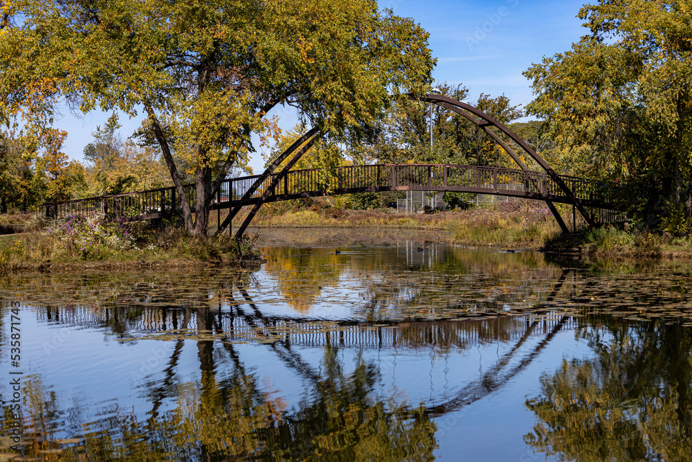 Obraz premium Bridge reflection