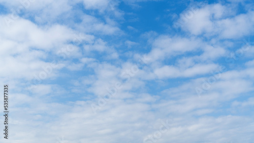Fototapeta Naklejka Na Ścianę i Meble -  Beautiful blue sky with white clouds