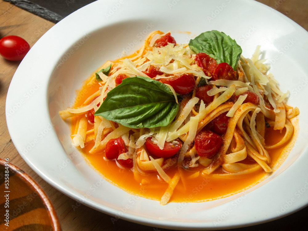 spaghetti with tomato sauce and basil