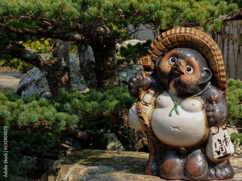 statue of tanuki photo