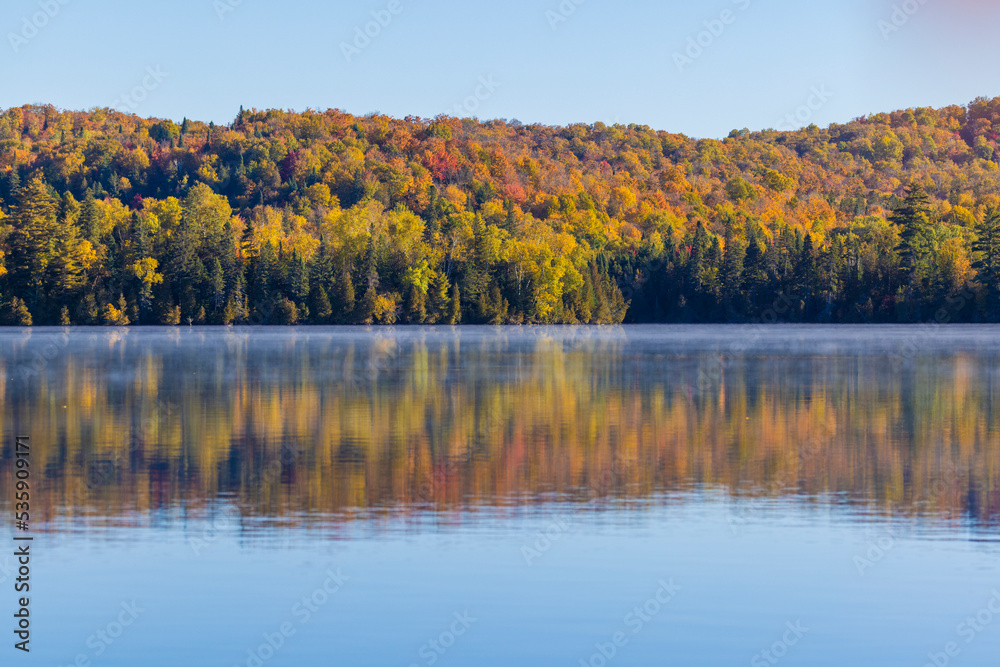Obraz premium Spectacular autumn in Mont Tremblant, Quebec, Canada