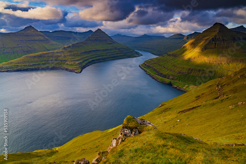 Obraz na płótnie Standing on the Hvíthamar mountain ridge, you have a panoramic view of the Funningur fjord. w salonie