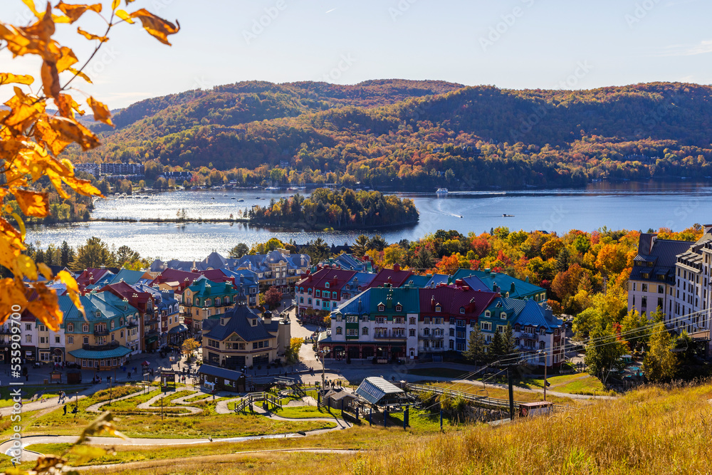 Fototapeta premium Spectacular autumn in Mont Tremblant, Quebec, Canada