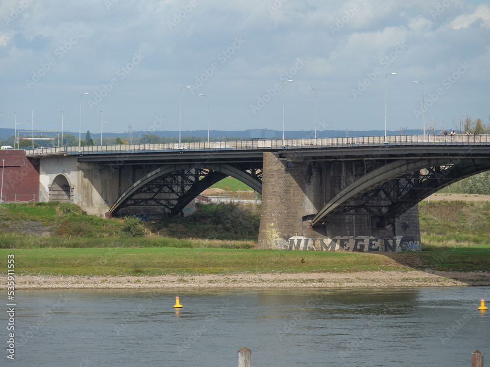 Fototapeta premium Die holländische Stadt JNijmegen an der Waal