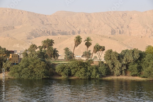 Nil     najd  u  sza rzeka   wiata   zycie na rzece