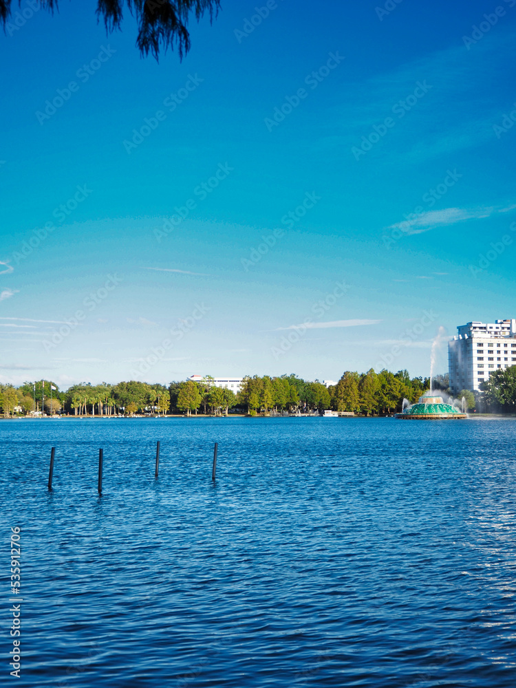 Fototapeta premium Views of Lake Eola Park in the heart of downtown Orlando, Florida.