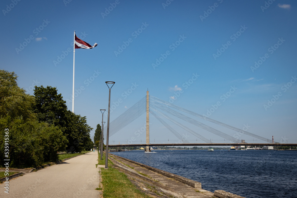 Fototapeta premium bridge over the lake