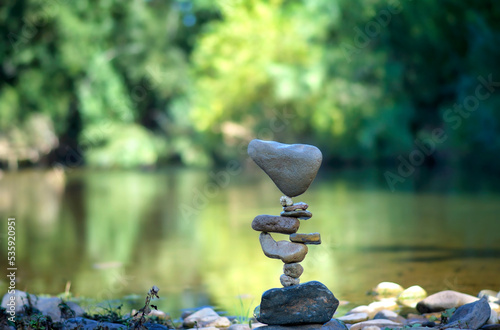 Fotomural stone statue in the river