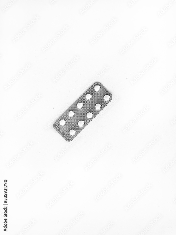 Pills for use in case of general pain on white background.. Pills for use in case of general pain on white background..