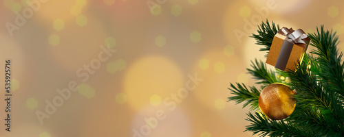 Fondo de Navidad con decoración dorada y árbol de navidad - Banner de Navidad - Renderizado 3D