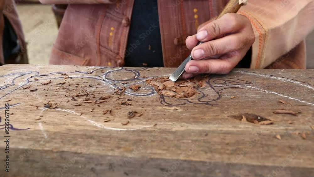 sculptor used chisel for carving sculptor used chisel for carving