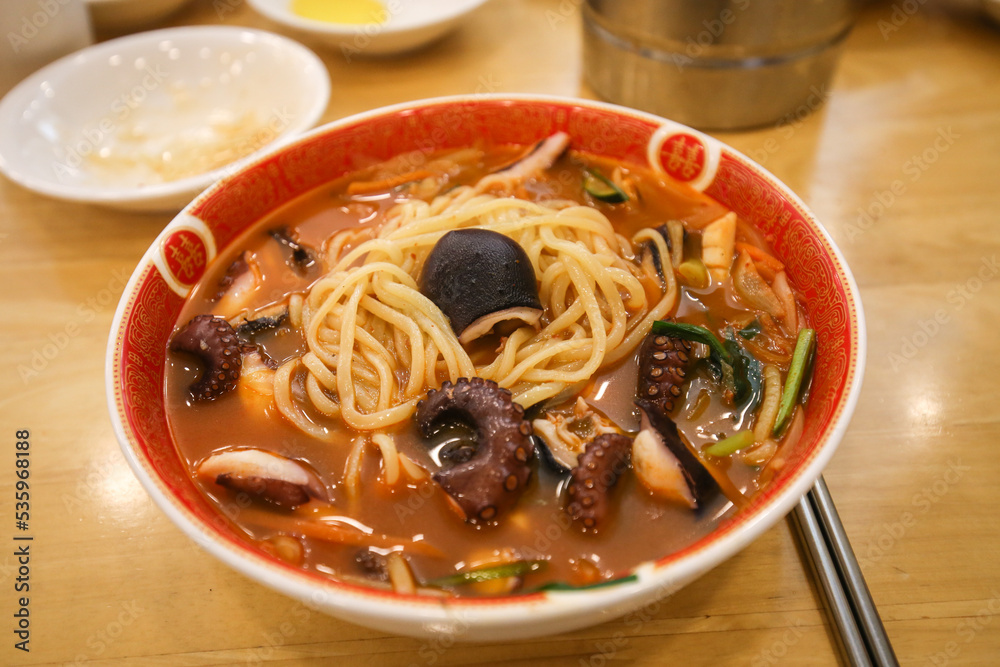 It's a jjamppong dish with a lot of jjamppong It's a jjamppong dish with a lot of jjamppong