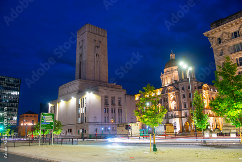 Foto George's Dock Building and Port of Liverpool Building at night at Strand Street on Pier Head in Liverpool, Merseyside, UK