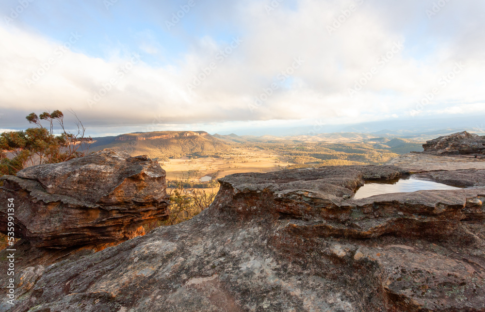 Mountain views to Megalong Valley