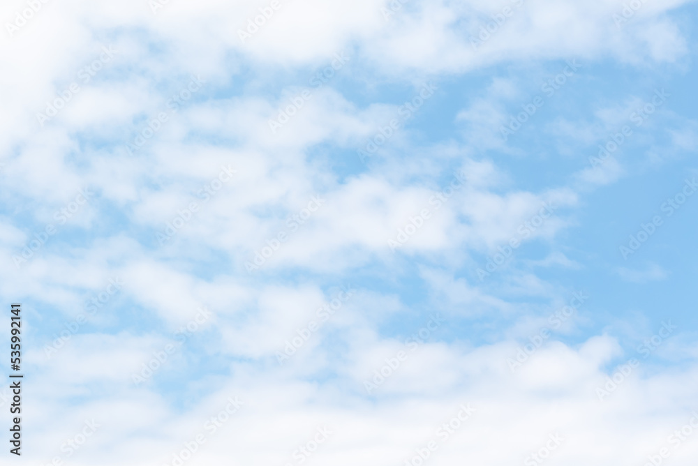 I like to look at the sky because it makes me feel comfortable, clear sky, white clouds, blue sky. I like to look at the sky because it makes me feel comfortable, clear sky, white clouds, blue sky.