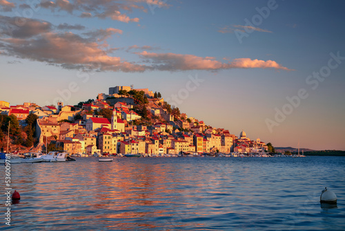 Obraz na płótnie Sibenik, Croatia. Cityscape image of beautiful coastal Sibenik, Dalmatia, Croatia at summer sunset. w salonie