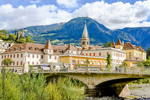 Bild auf Leinwand Meran, Kurhaus, Passer, Fluss, Passerpromenade, Kurpromenade, Kirche, Altstadt,