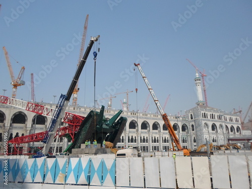 Mecca, Saudi Arabia , Pilgrims surrounds the area where the giant crane collapse and hit part of the Grand Mosque and killed almost 111 pilgrims and injured 400 people during hajj photo