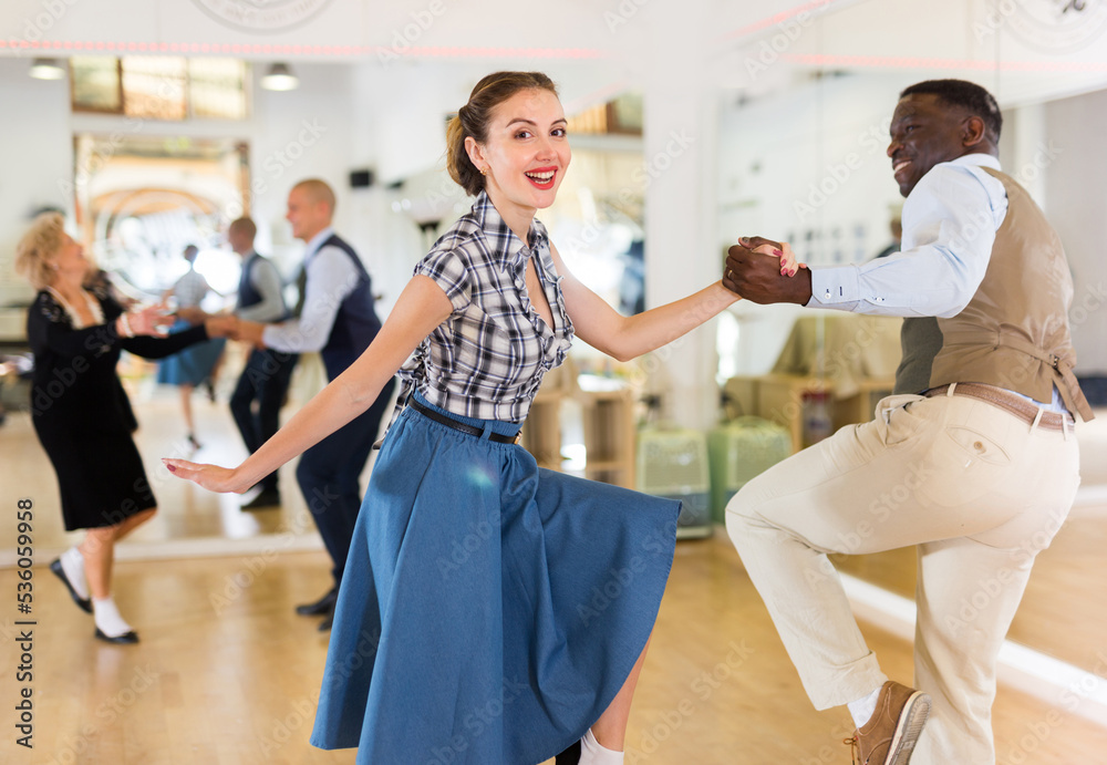 Φωτογραφία Man and woman performing jazz dance in dancing room
