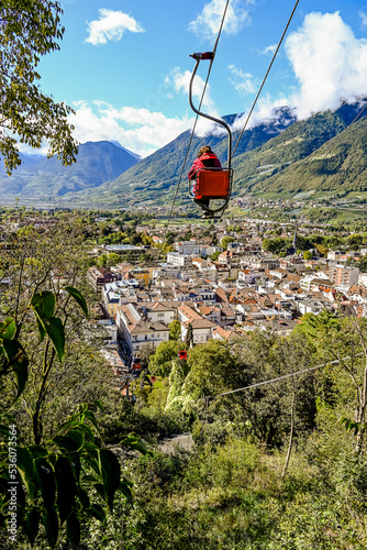 Meran, Tappeinerweg, Sessellift, Weinberge, Aussicht, Panoramaweg, Dorf Tirol, Altstadt, Vinschgau, Etschtal, Südtirol, Herbst, Herbstsonne, Italien photo