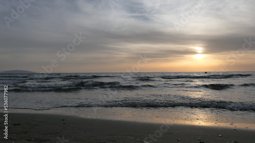 Tramonto sulla spiaggia toscana © Andrea