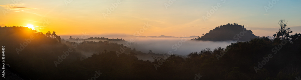 Obraz premium Sunrise sea of fog above Khao Sok national park, Surat Thani, Thailand