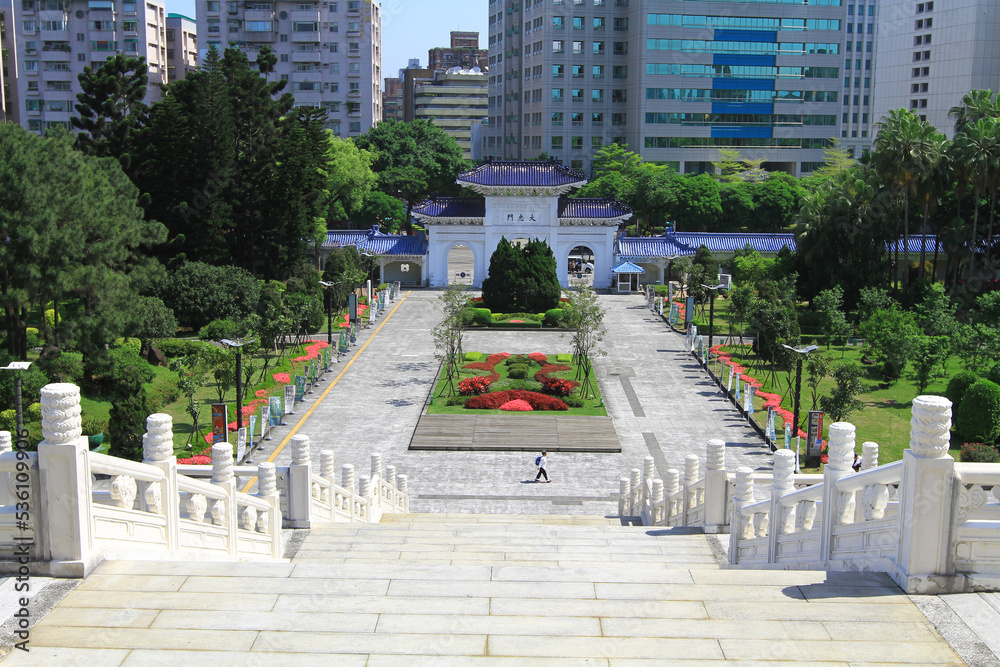 Obraz premium Chiang Kai-Shek Memorial Hall and Freedom Square, Taipei, Taiwan 20 April 2011