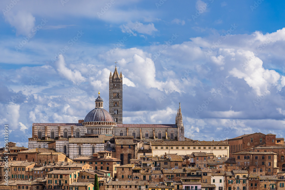 Blick über die Altstadt von Siena in Italien