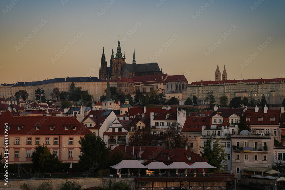 Fototapeta premium charles bridge and city castle