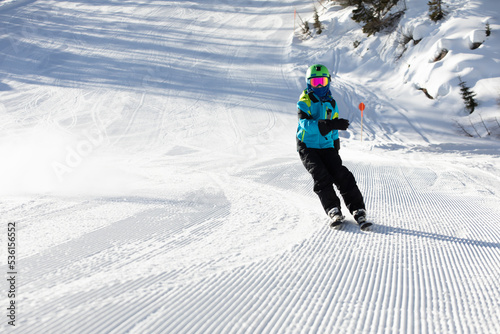 Obraz na płótnie A child while skiing in a ski resort. w salonie
