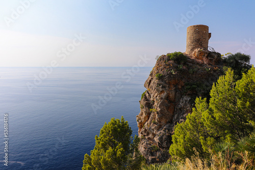 Torre des Verger, también llamada Torre de se Animes. Una torre de defensa junto al pueblo de Banyalbufar (Mallorca) que es un mirador sobre el Mediterráneo y las montañas de la Serra de Tramuntana.