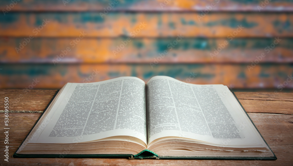 Obraz premium Open book on a wooden table