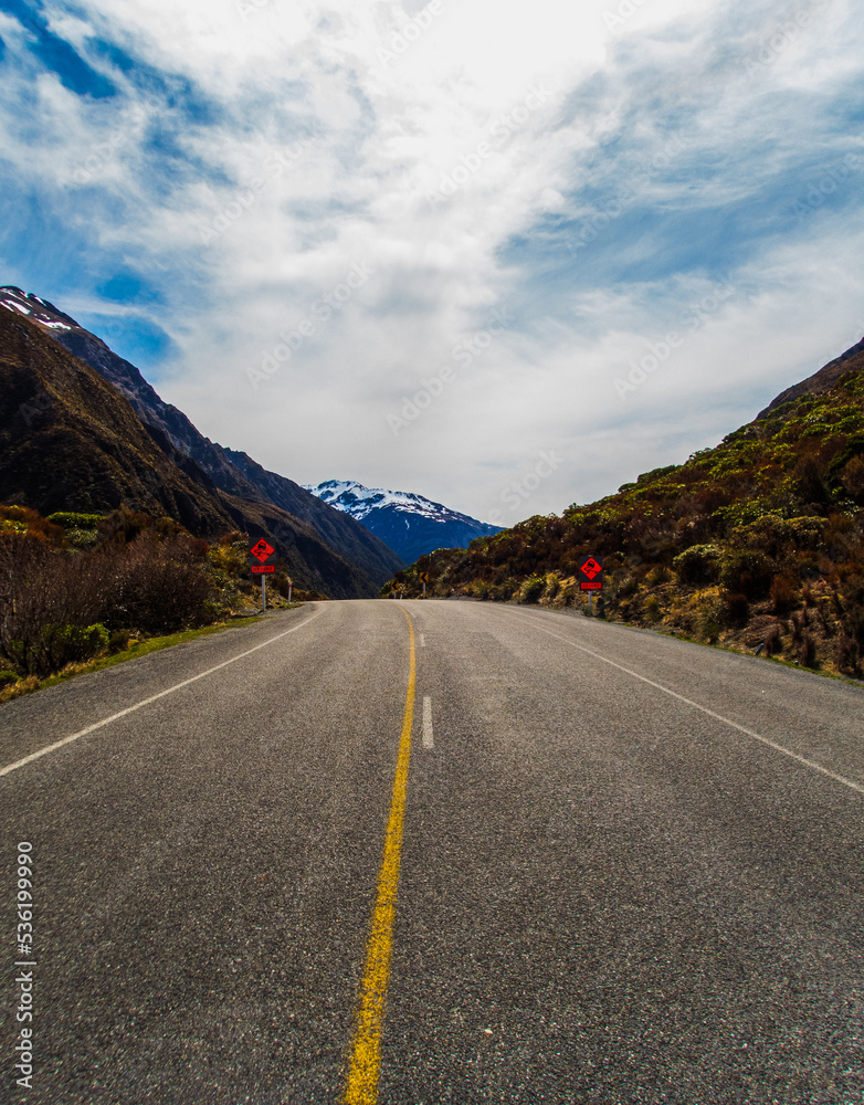 Naklejka premium road in the mountains