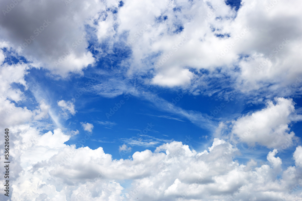 Obraz premium Blue sky with white clouds