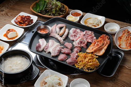Fotografie a variety of deliciously prepared pork parts