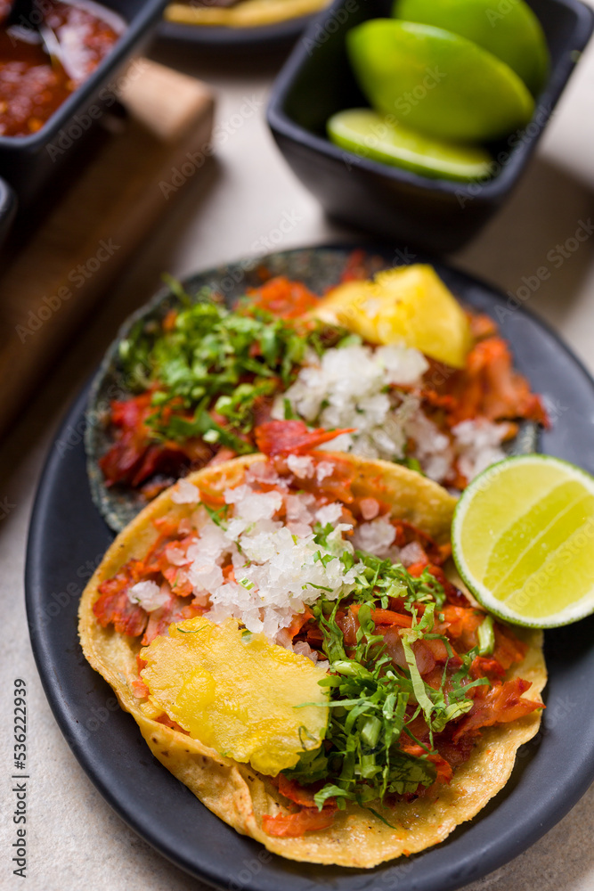 Tacos mexicanos autentificas, deliciosa comida tradicional mexicana