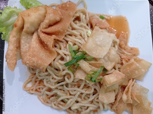 a photo of noodle food, spicy and delicious