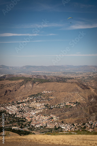 parapente volando en Cenes de la Vega en Granada