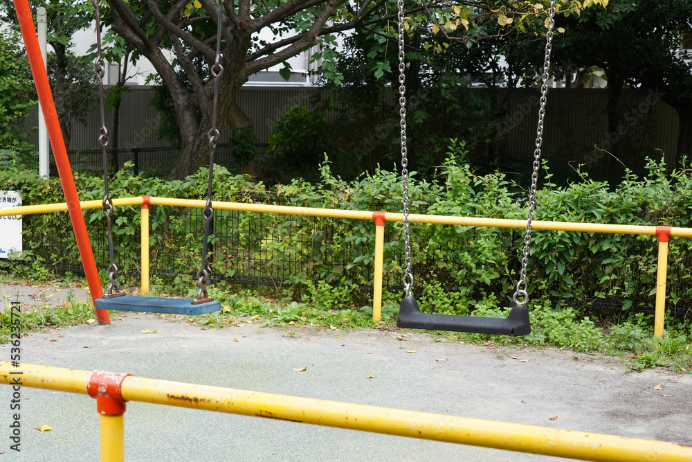 Fototapeta premium 公園のブランコ